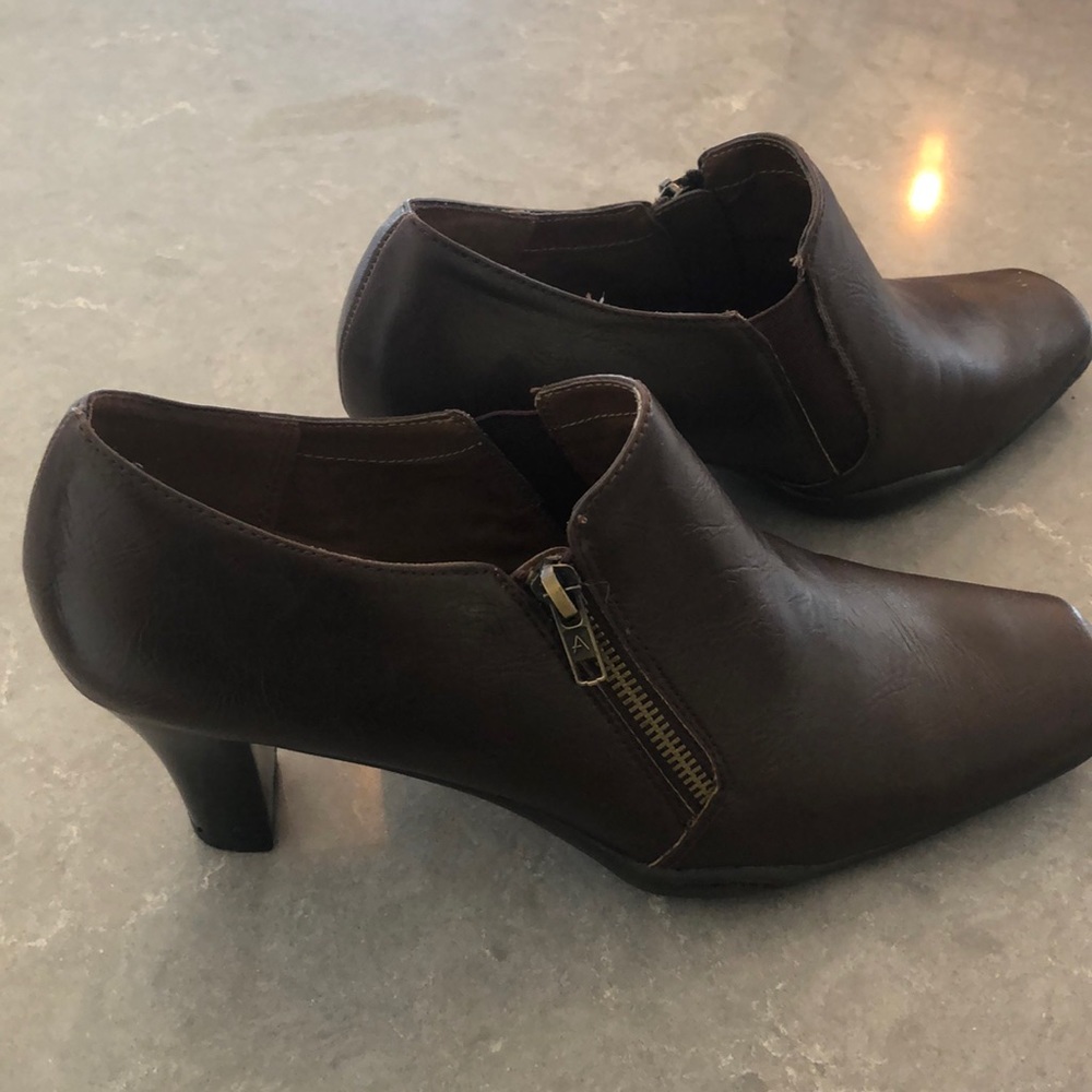 NWOT Aerosoles low booties